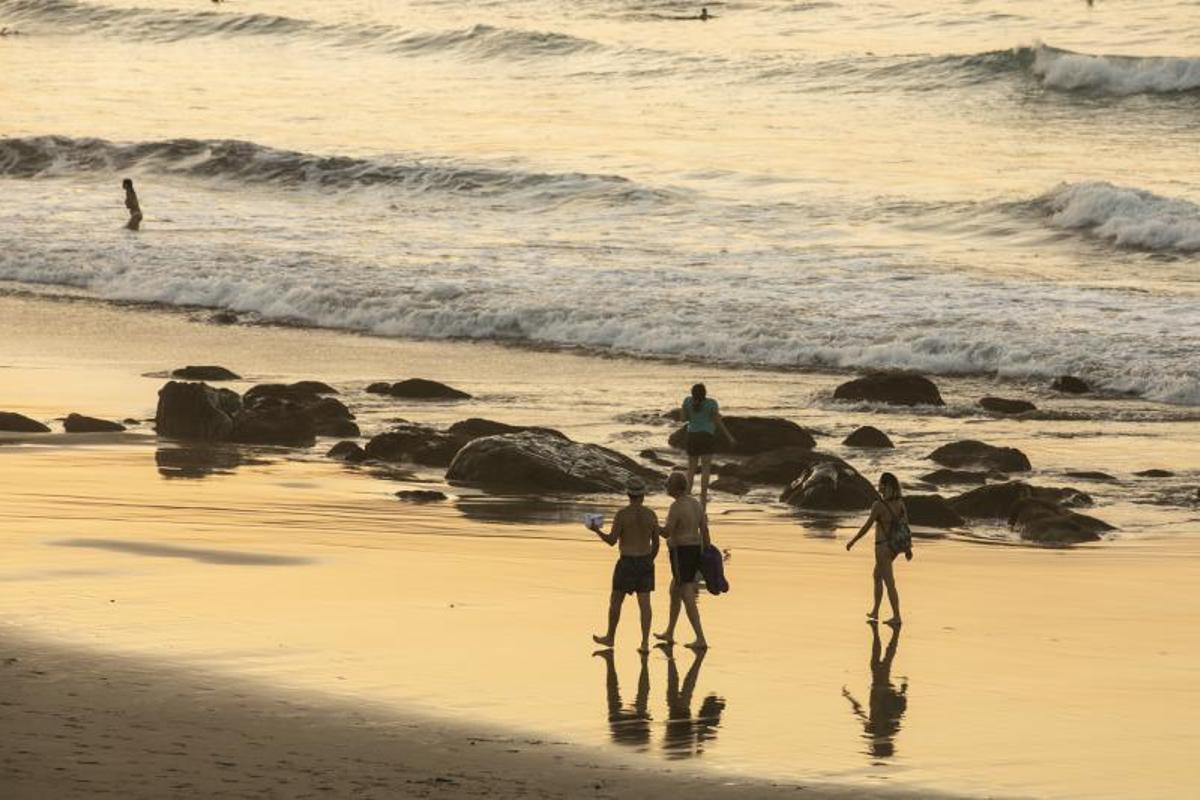 28.10.19. Las Palmas de Gran Canaria. Meteorología. Playa de Las Canteras. Foto: Quique Curbelo  | 28/10/2019 | Fotógrafo: Quique Curbelo