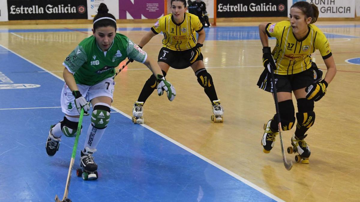 Una acción del partido contra el Palau disputado en el Palacio de los Deportes de Riazor. |  // VÍCTOR ECHAVE