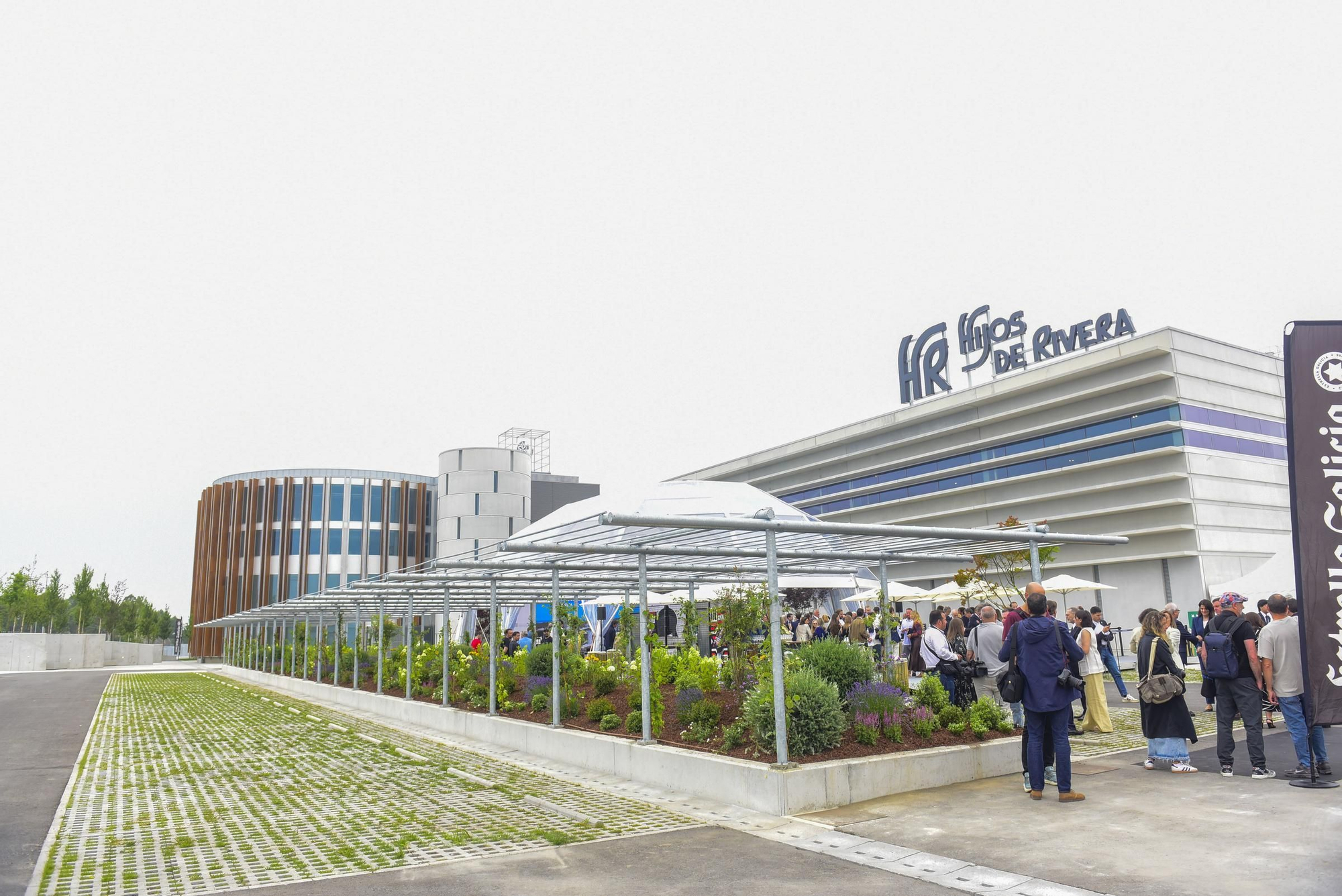 Estrella Galicia inaugura su nueva planta de producción en el polígono de Morás