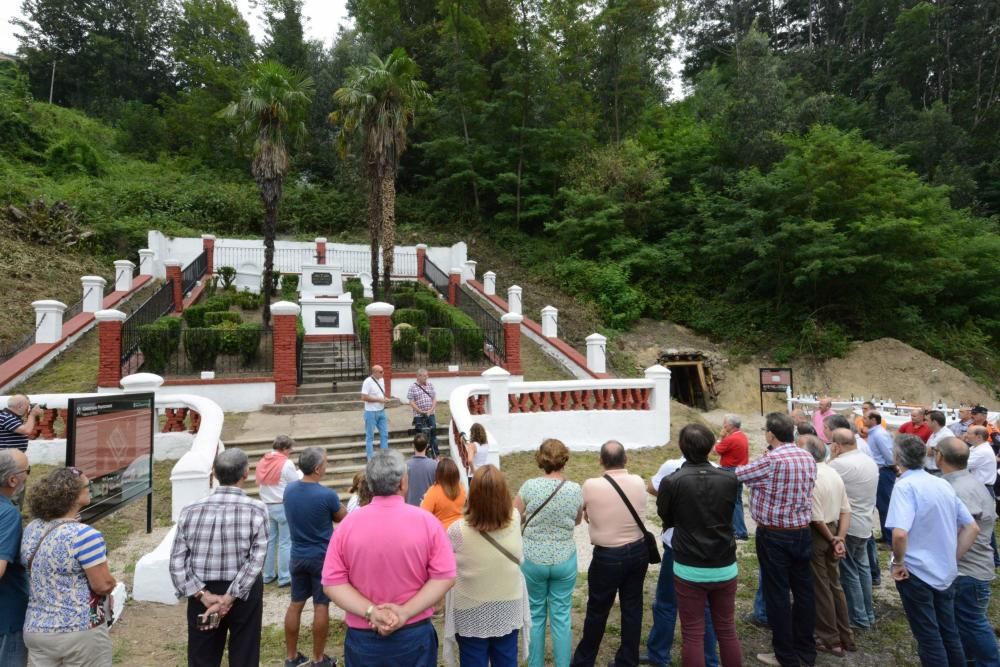 Inauguración del cementerio protestante de Mieres