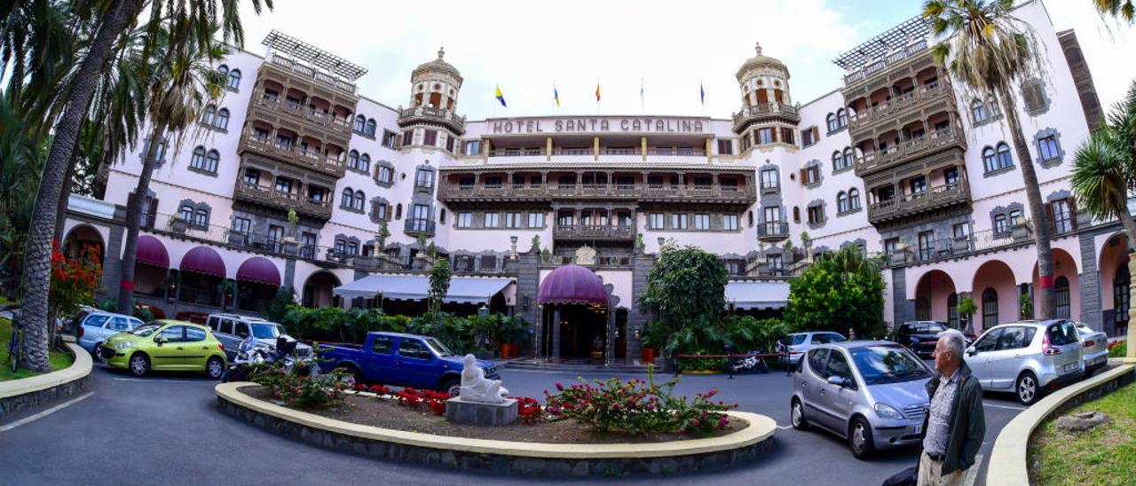 Fachada del hotel Santa Catalina.