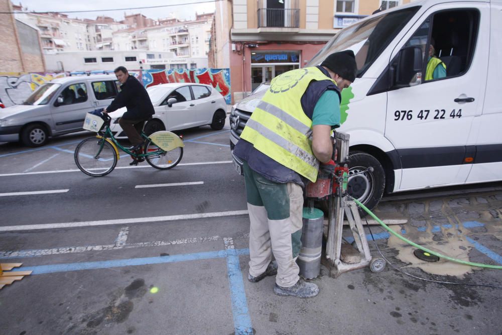 Posen protectors al carril bici de sota el viaducte de Girona