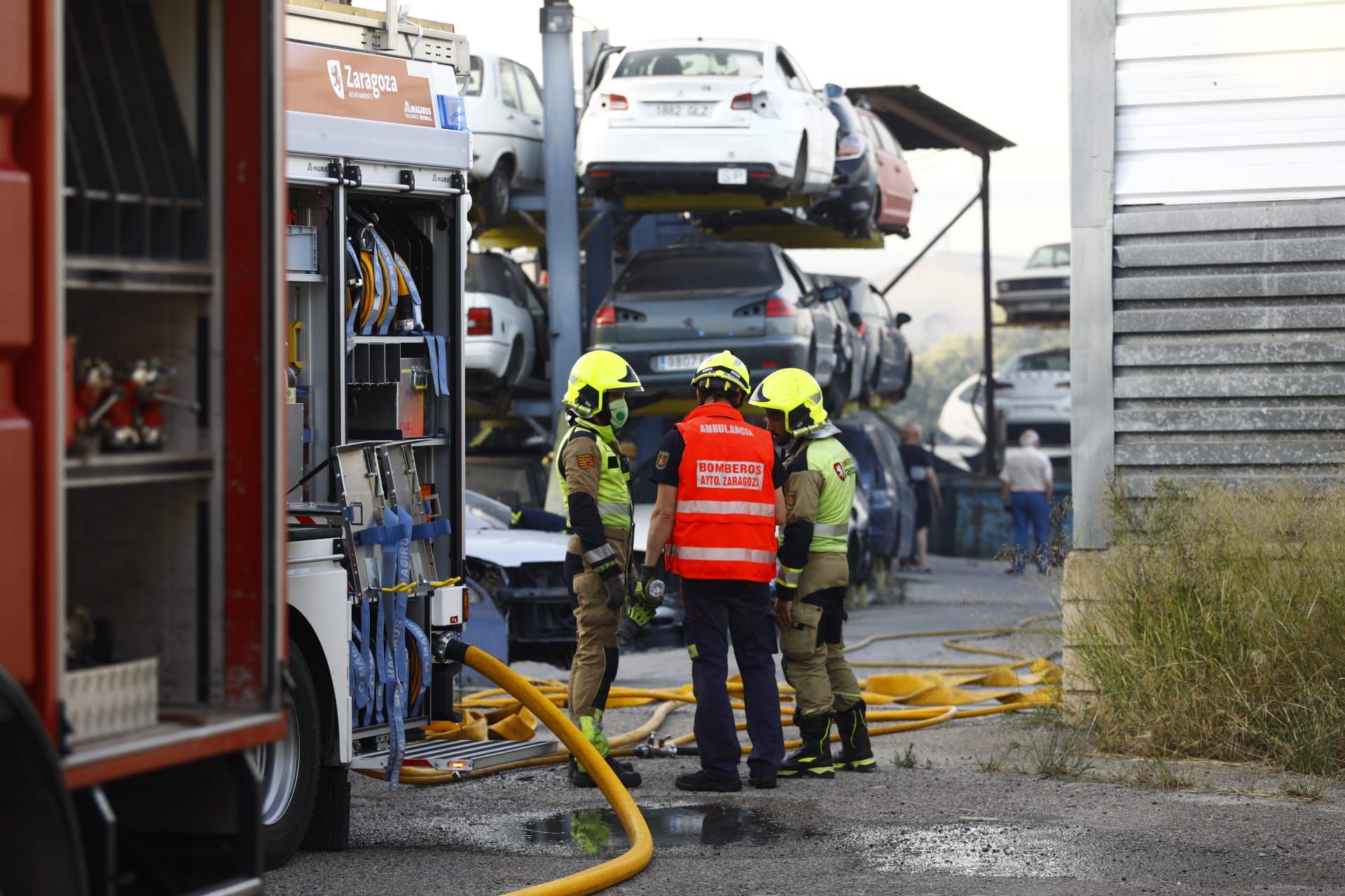 FOTOGALERÍA | Incendio en las inmediaciones del polígono El Ralenco, en Cuarte de Huerva