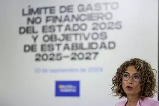 Montero pide al PP que apoye la senda de déficit para evitar un ajuste de 11.550 millones en autonomías y ayuntamientos