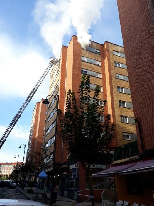 Espectacular incendio en Avilés