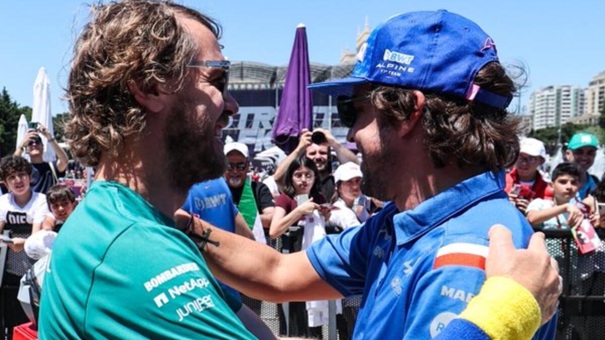 El abrazo entre Sebastian Vettel y Fernando Alonso.
