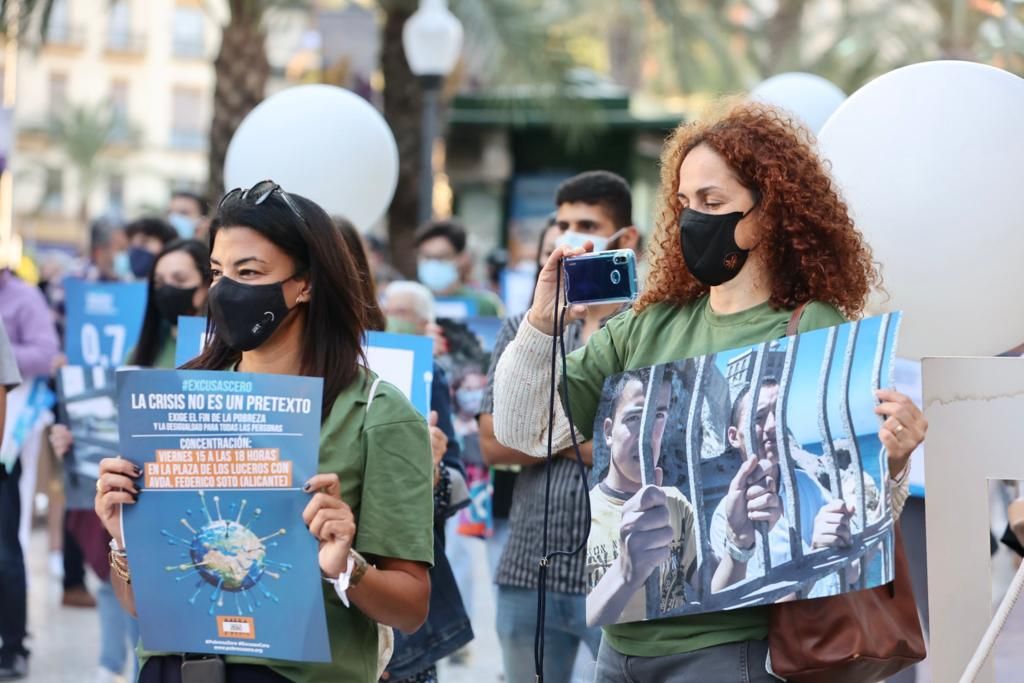 Manifestación en el centro de Alicante en contra de la pobreza