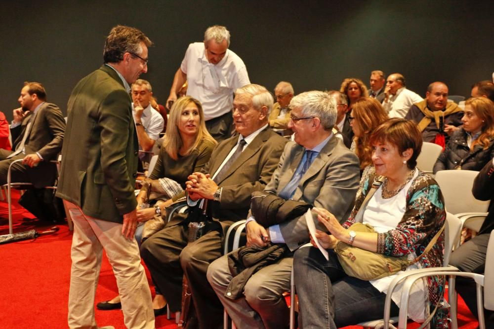 Presentación del libro "Cartelería de Prevención de Riesgos Laborales" en el Club Prensa Asturiana de LA NUEVA ESPAÑA