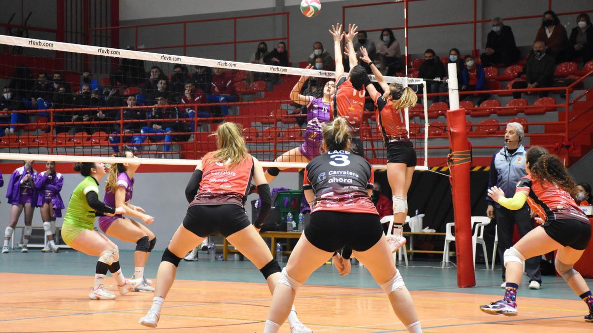 El Familycash Xàtiva voleibol femenino, estuvo a punto de dar la sorpresa contra el CV Cide Mallorca, pero finalmente cedieron por un ajustado 2-3 (24-26/25-23/18-25/25-22/9-15).