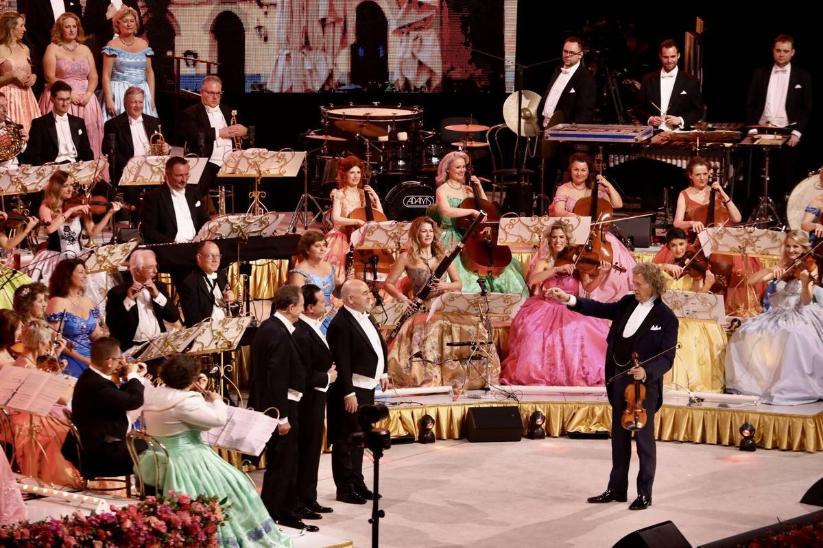 Nueva fiesta alegre y cálida en torno a la música a cargo de André Rieu Nueva fiesta alegre y cálida en torno a la música a cargo de André Rieu