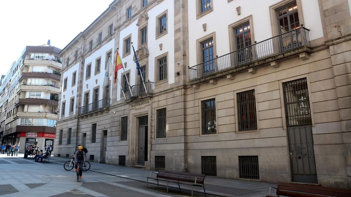 Fachada de la Audiencia de Pontevedra.