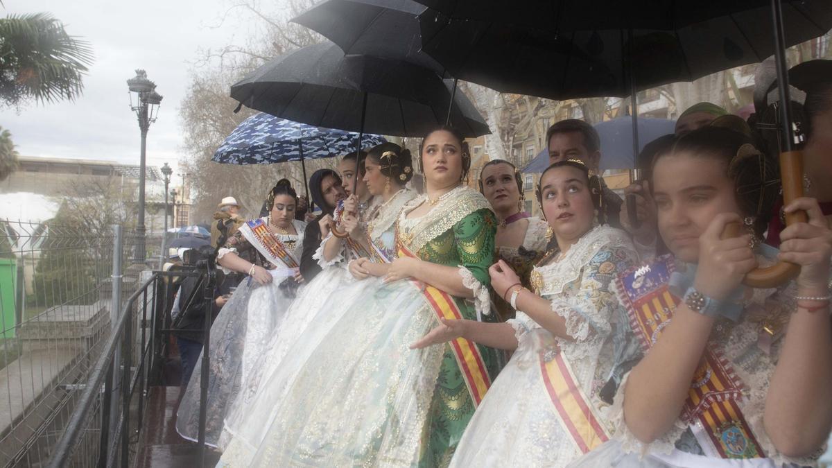 Así ha sido la "lluviosa" mascletà del domingo 16 de marzo en Xàtiva