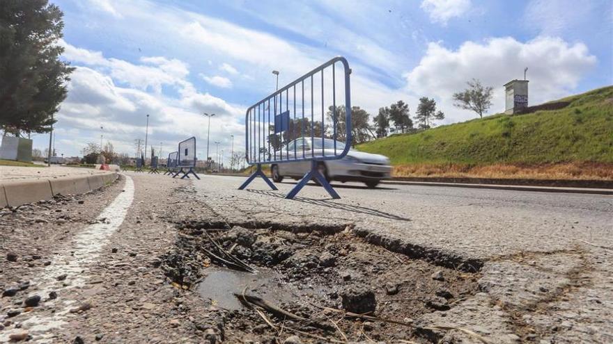 El Ayuntamiento Badajoz inicia en Valdepasillas y Llera las labores de asfaltado