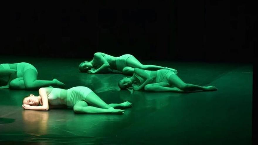 Medio centenar de bailarinas para despedir el curso en el Auditorio de Vilagarcía