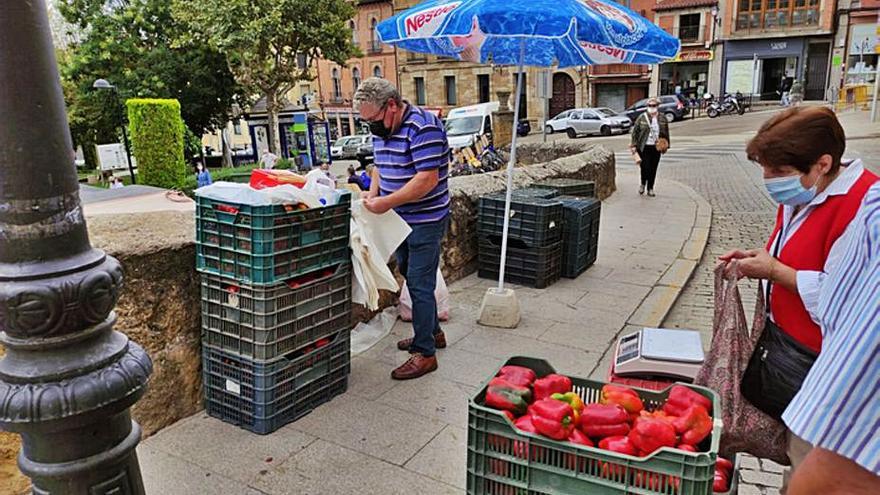 Uno de los puestos de pimiento morrón. | E. P.