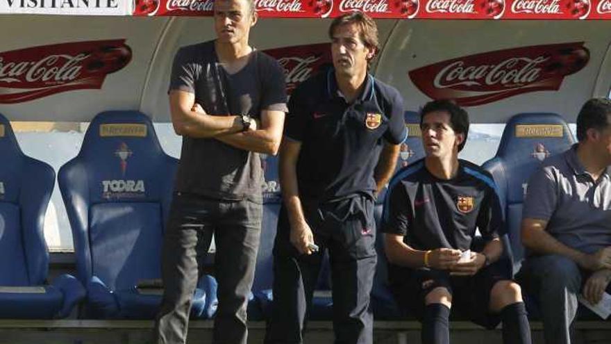 Luis Enrique, junto a Barberá, su ayudante en el Barcelona B, durante un partido del filial azulgrana en Balaídos. // Ricardo Grobas