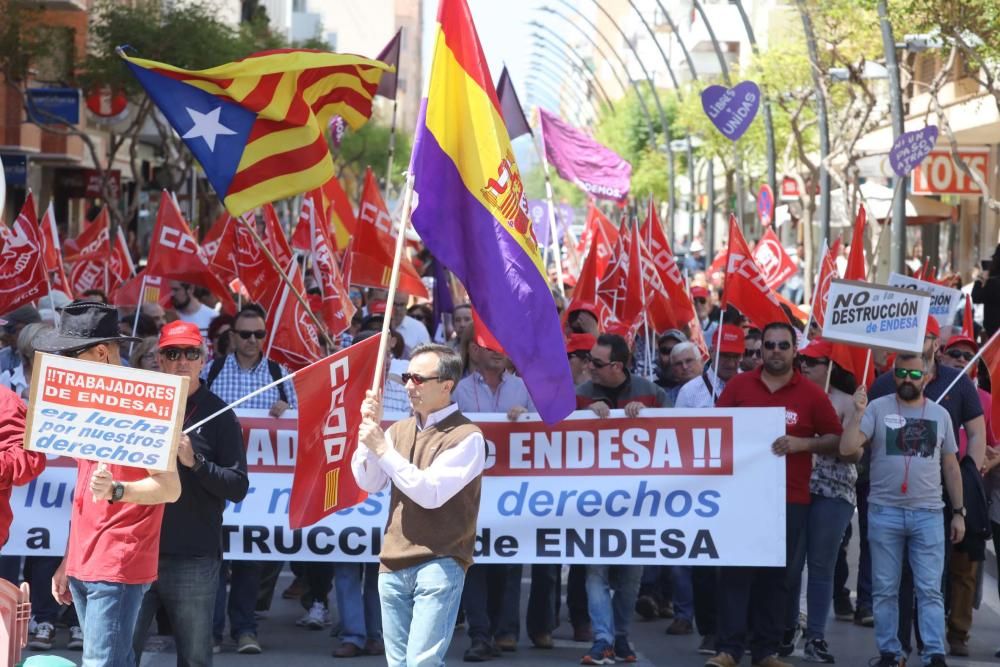La reivindicación se concretó, durante la marcha por la avenida de España, en el grito «con [Albert] Rivera, no»