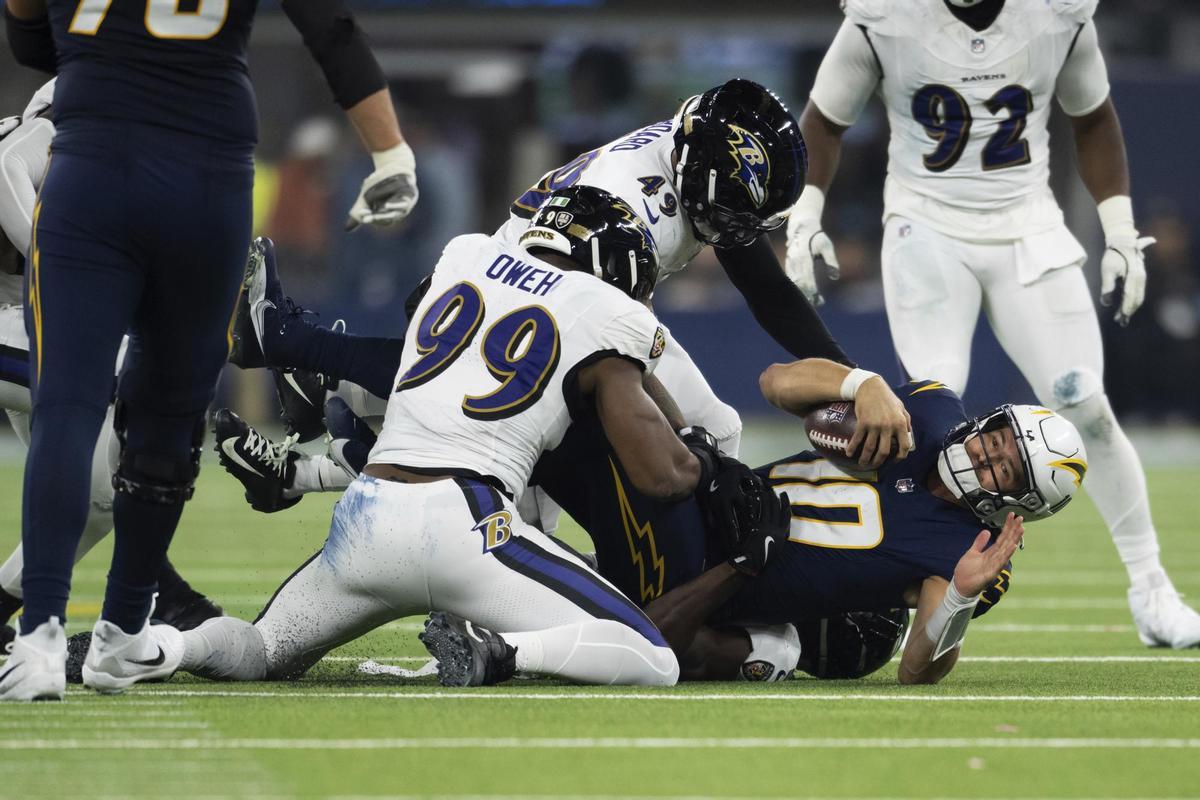 Herbet recibe un sack por parte de la defensa rival