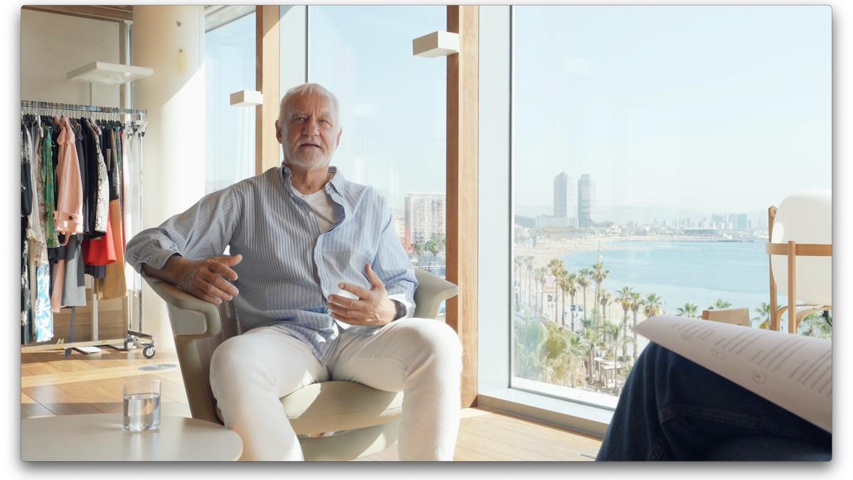 Thomas Meyer, en las oficinas de Desigual de la Barceloneta, en un momento del documental 'Coordenadas'.