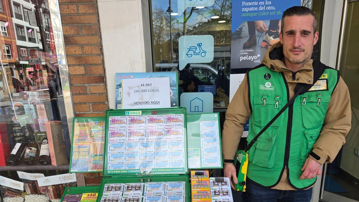 VÍDEO: Cae en Avilés un premio de la Once
