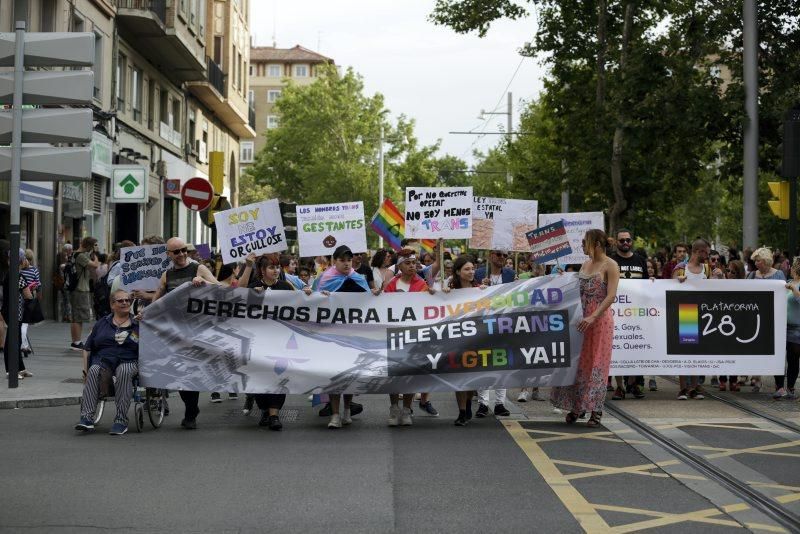 "Orgulloxos y libres". Manifestación del Orgullo en Zaragoza
