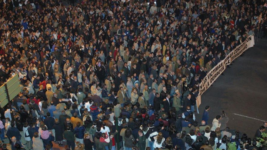 Córdoba se echó a la calle | Millares de ciudadanos mostraron su repulsa tras los atentados.