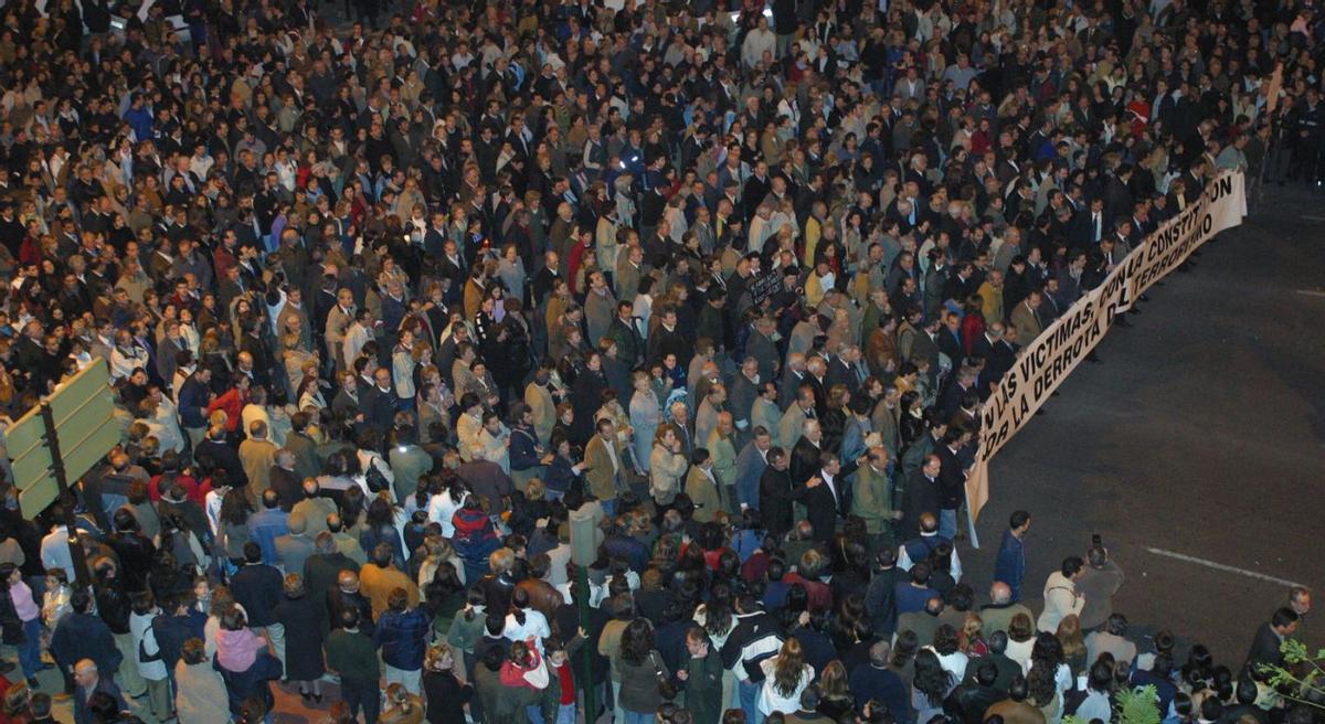 Córdoba se echó a la calle | Millares de ciudadanos mostraron su repulsa tras los atentados.