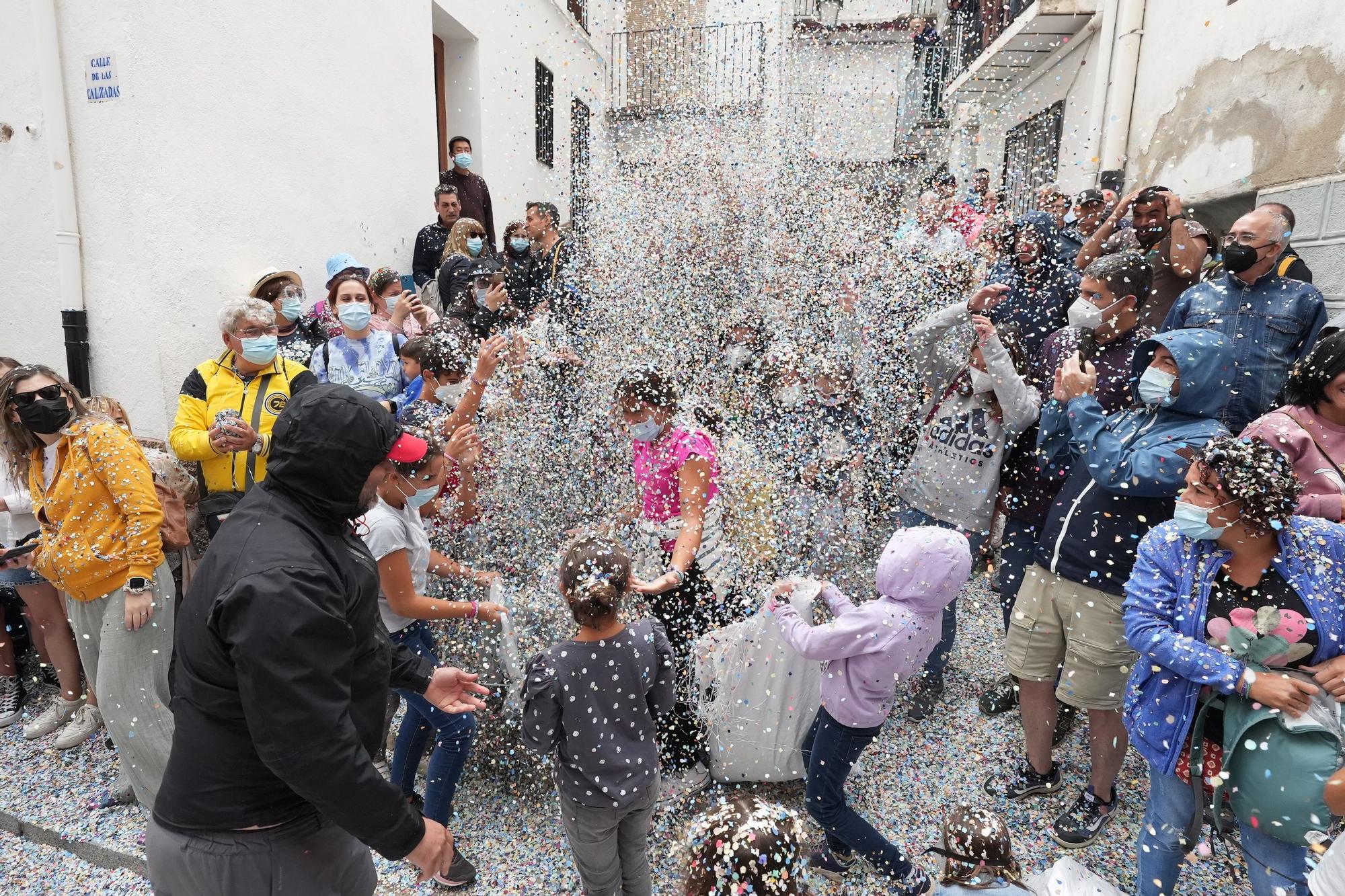 Búscate en el desfile de carrozas y disfraces de l'Anunci de Morella