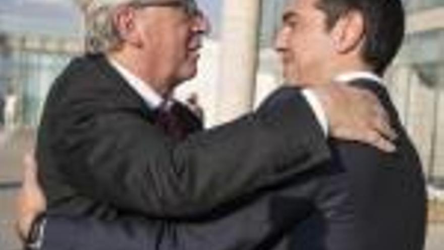 Jean Claude Juncker, amb el primer ministre grec, Alexis Tsipras.