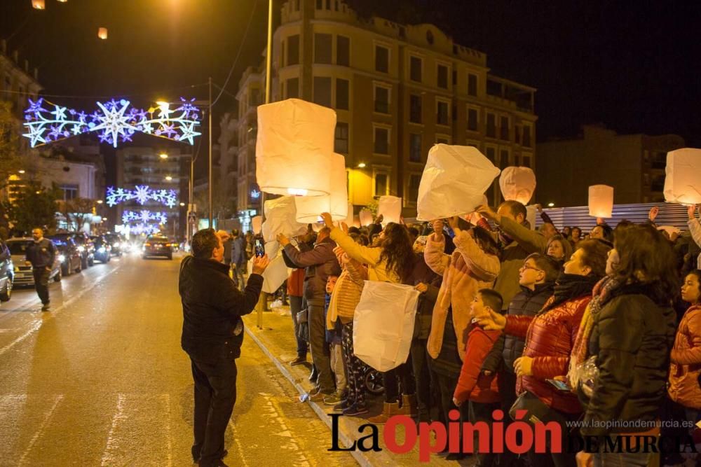 Farolillos solidarios y llegada de Papa Noel en Ca