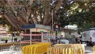 Arranca el desmantelamiento de la gasolinera del Parterre