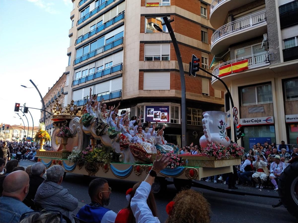 Las protagonistas de este año, Alba Franco como Reina y Alejandra Belmonte como Reina infantil de la Huerta.