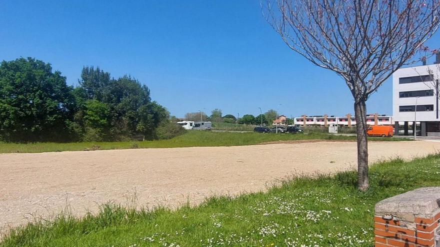El terreno en el que estará el edificio modular, tras las labores de replanteo.