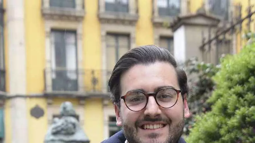 "No hay que quedarse con sucedáneos sino con la derecha liberal auténtica, que es el PP"