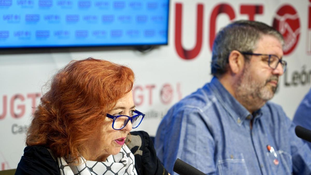 El secretario general de UJP-UGT Castilla y León, Felipe de Diego, y la secretaria general de la Federación de Pensionistas y Jubilados de CC OO, María Soledad García.