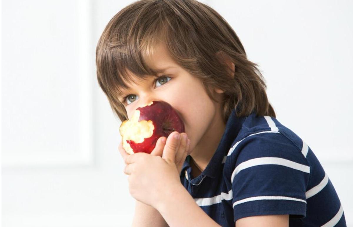 Els beneficis de menjar poma