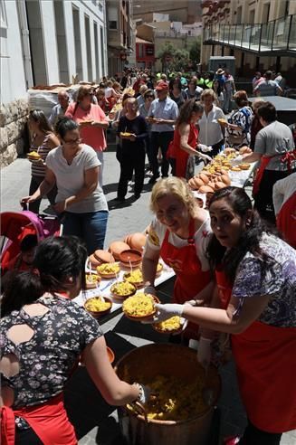 Más de 7000 'cassoletes' en el día de les Calderes de Almassora