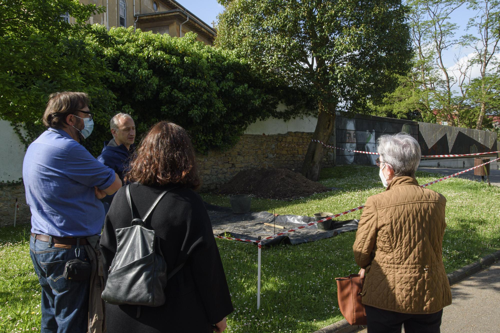 EN IMÁGENES: Así fue la primera visita guiada por los jardines de La Rodriga en Oviedo