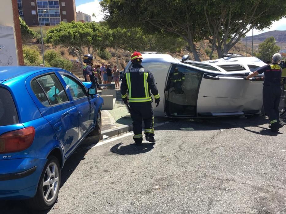 Vuelco de un coche en Jinámar