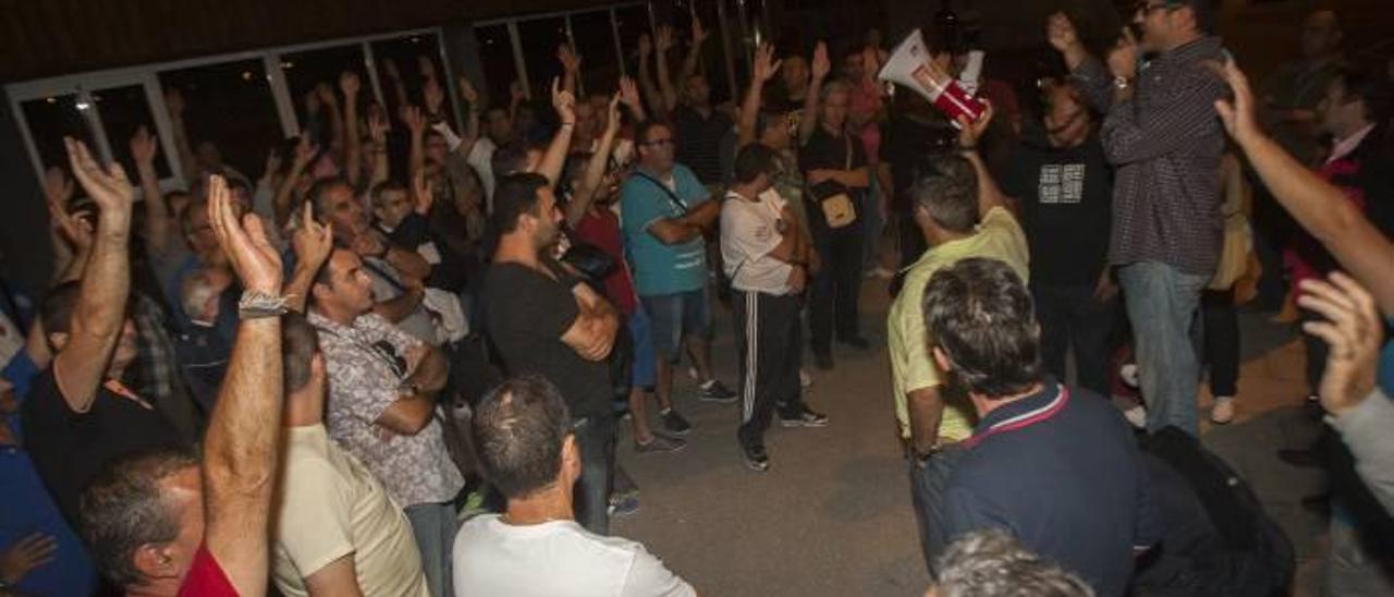 Los conductores de La Alcoyana desconvocan la huelga del TAM