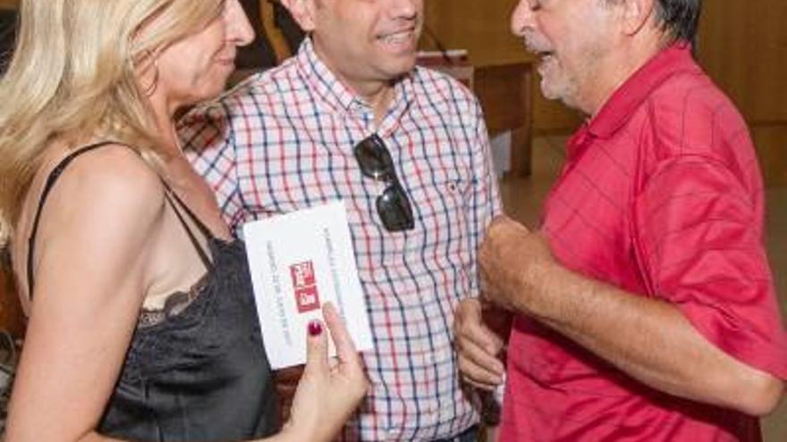 Eva Montesinos, Gabriel Echávarri y Ángel Franco en una asamblea del PSOE.