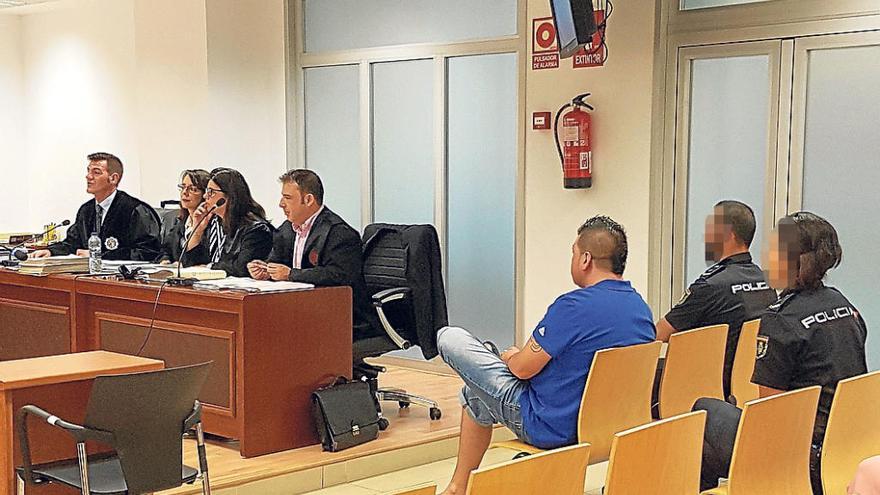 El acusado, en la sesión de ayer en la Audiencia de Alicante.