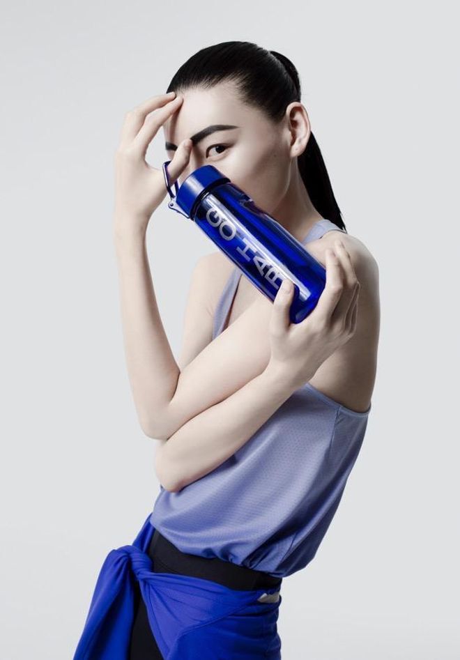 Gymwear Warrior Oysho By Ernesto Artillo, botella para el agua