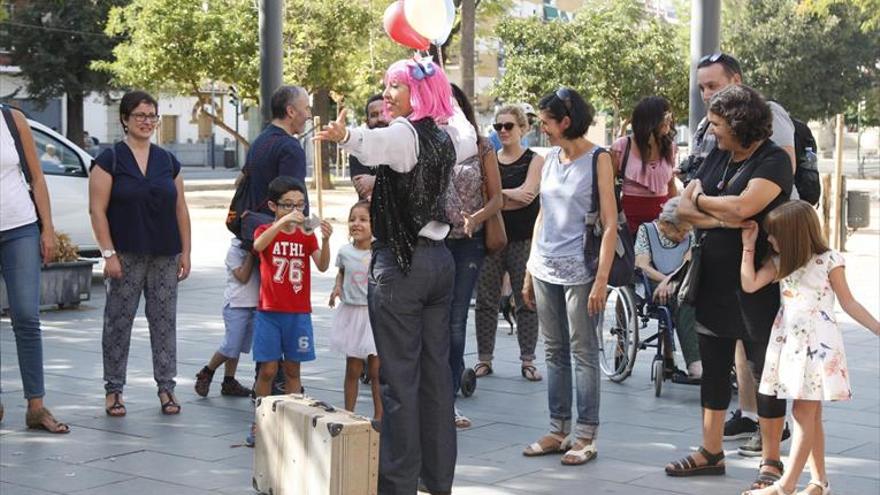 Cosmopoética se mueve entre versos en bici en una maratoniana jornada