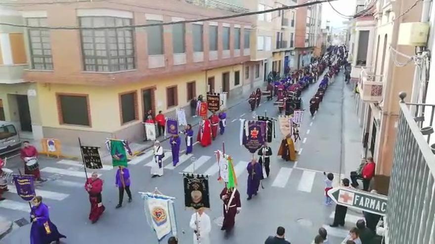 Desfile de las cofradías por las calles de Moncofa