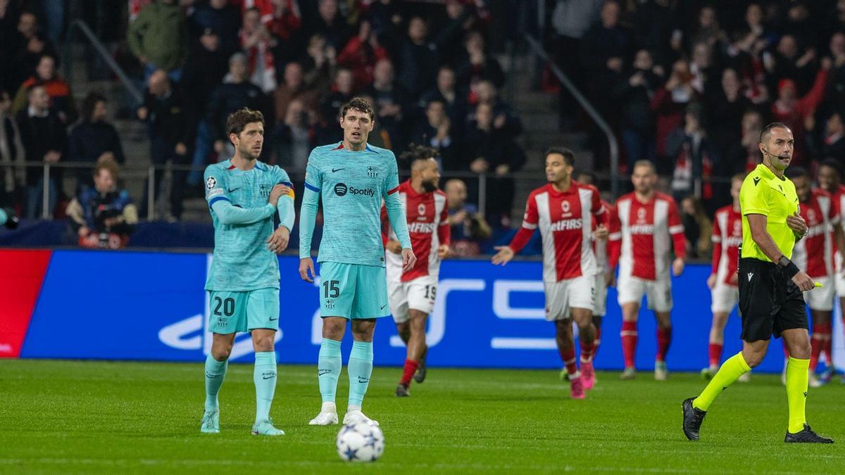 Amberes - Barcelona Champions League | Otra primera mitad desastrosa del  Barça