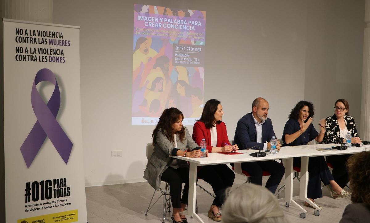 De izquierda a derecha, Salud Jiménez, Carla Mercé, José Rodríguez, Cristina Mora y Lucía Fernández
