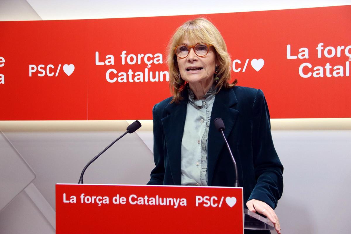 La portavoz del PSC, Lluïsa Moret, este lunes en rueda de prensa.