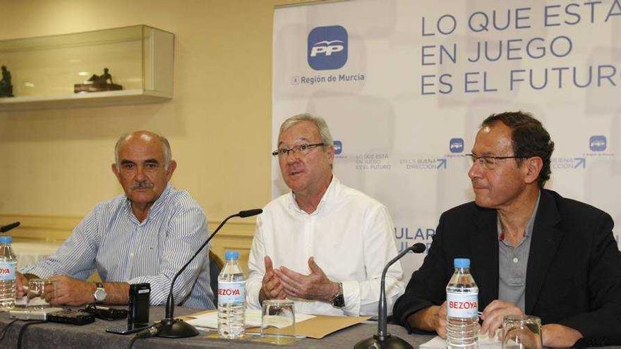 Alberto Garre, Ramón Luis Valcárcel y Miguel Ángel Cámara en una imagen de archivo