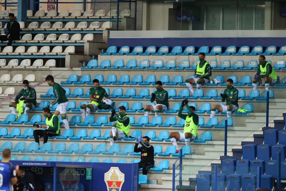 Instantes del encuentro entre la Pionferradina y el Elche.